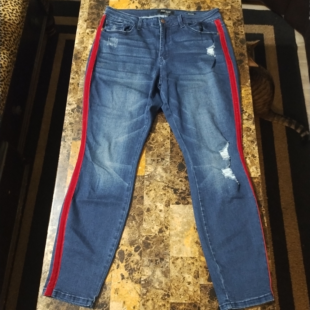 Judy Blue Skinny Fit Mid Rise Jeans